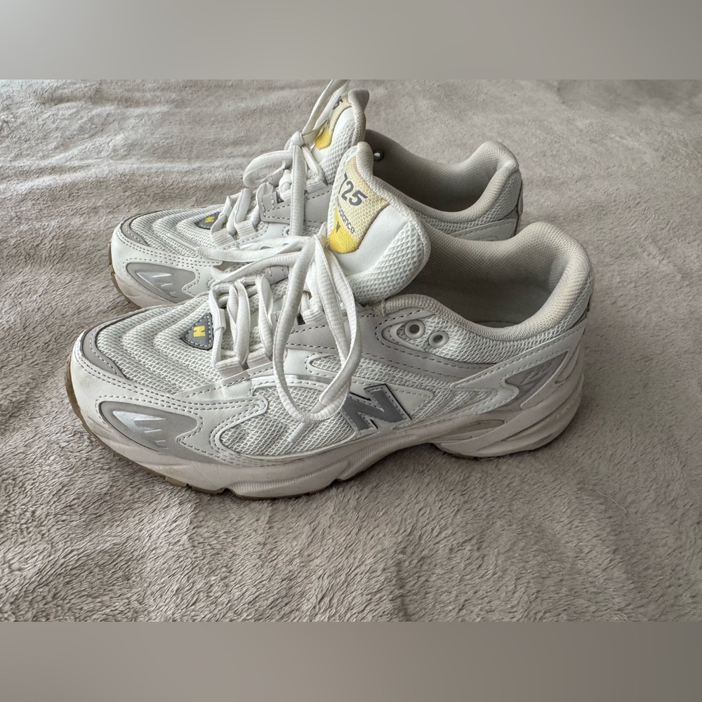 New Balance Women’s 725v1